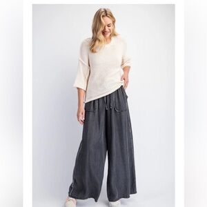 Easel M Charcoal Black wide leg distressed Pants